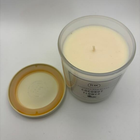 Dw Home COCONUT FLOWER Medium Candle 9.4 Oz NEW - Picture 4 of 5